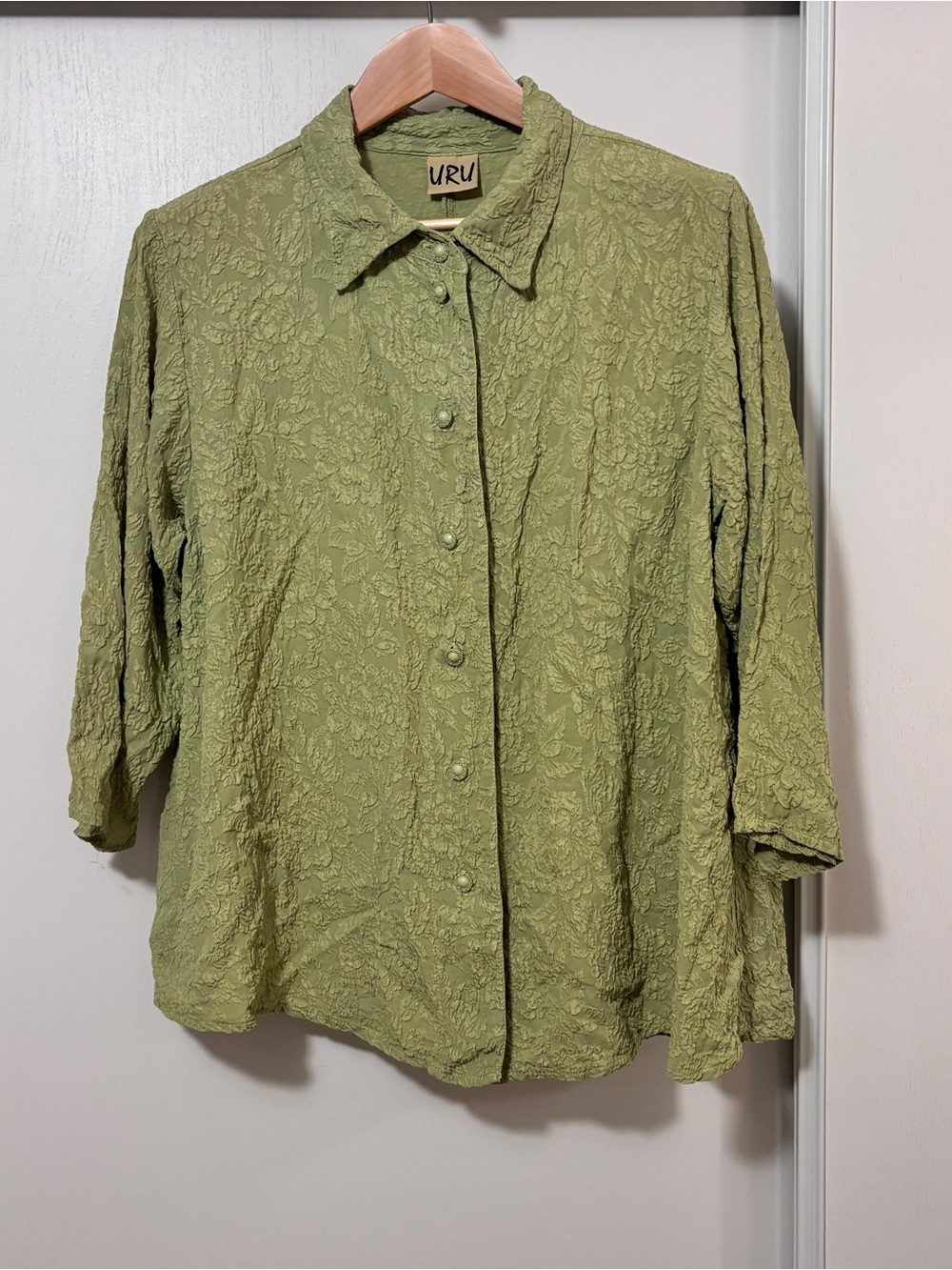 URU Silk Button Down Size XL Floral Crinkle 3/4 Sleeve Boho Chic Lime Green Art